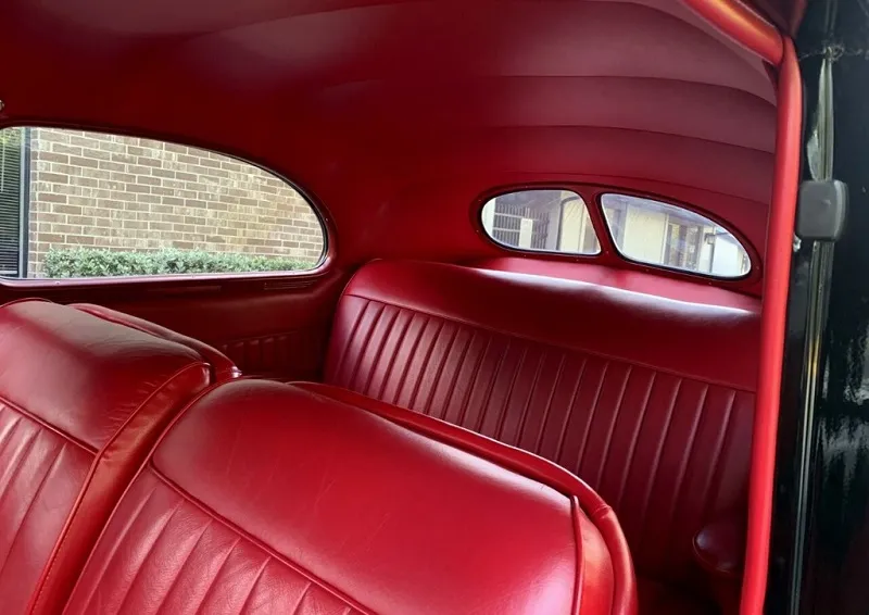 Ford Deluxe