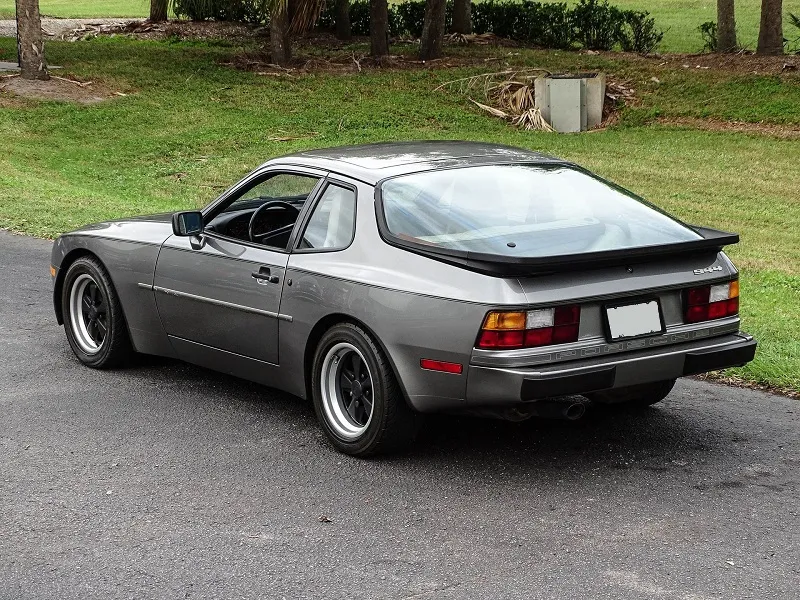Porsche 944