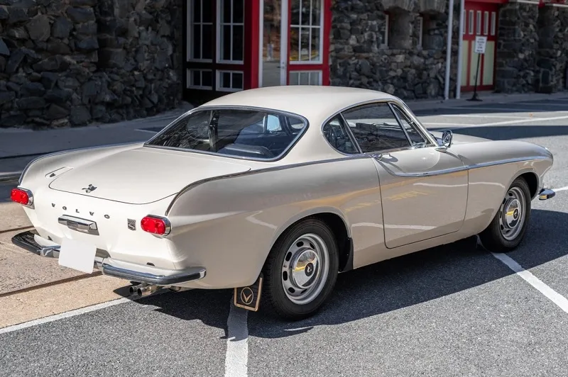 Volvo P1800S