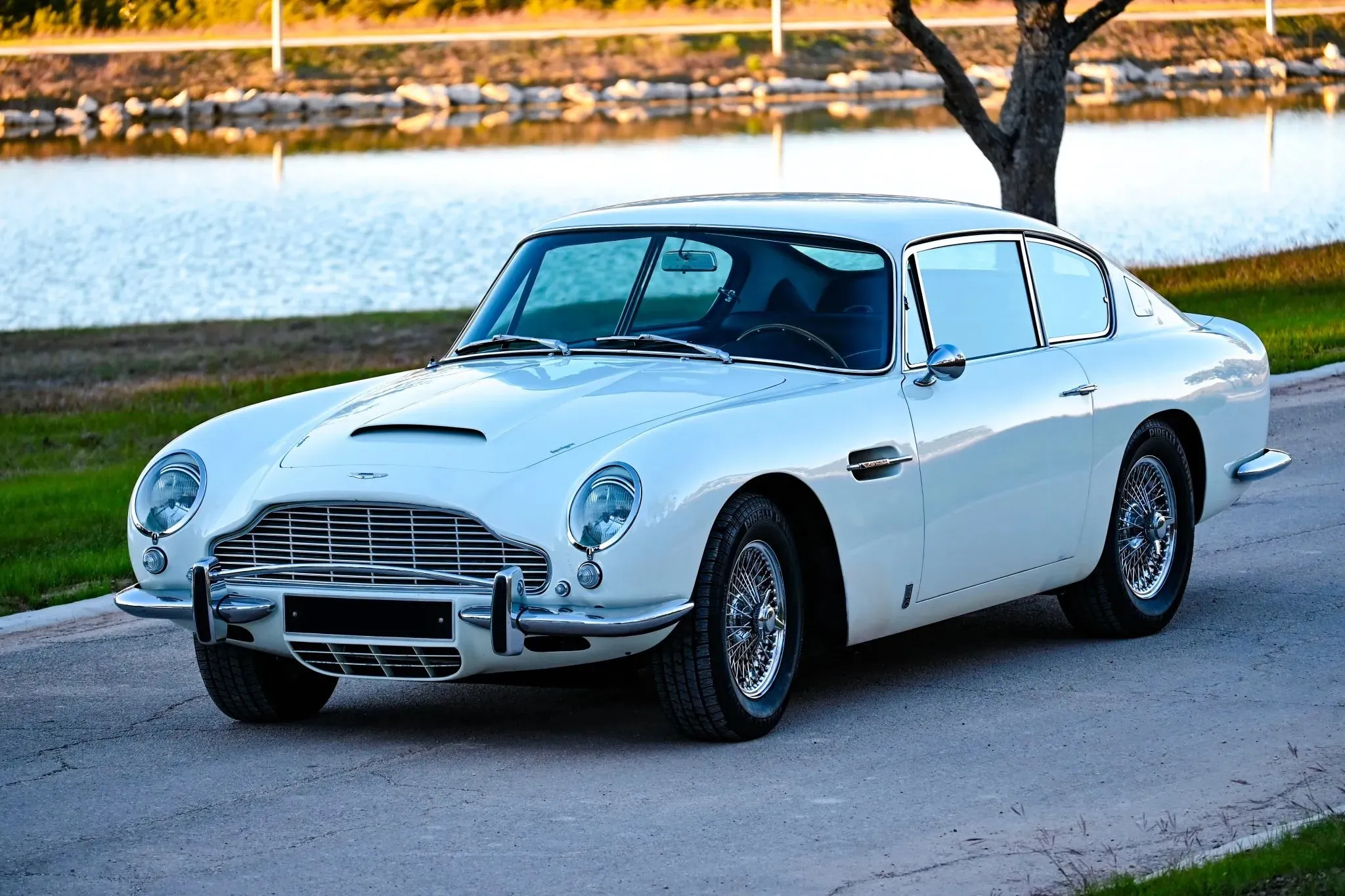 Aston Martin DB6