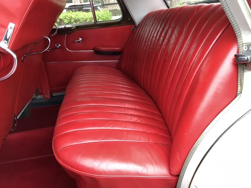 Mercedes-Benz 220S