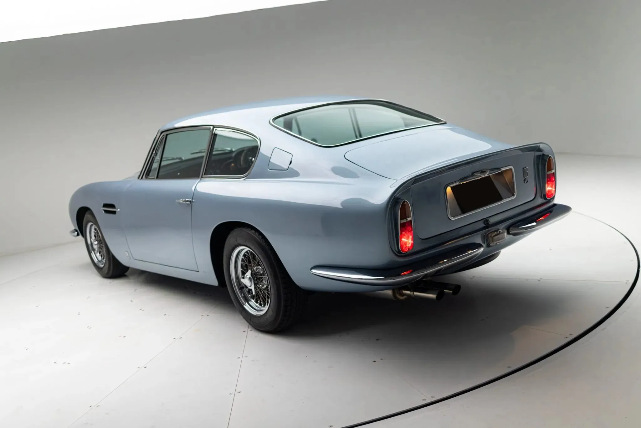 Aston Martin DB6