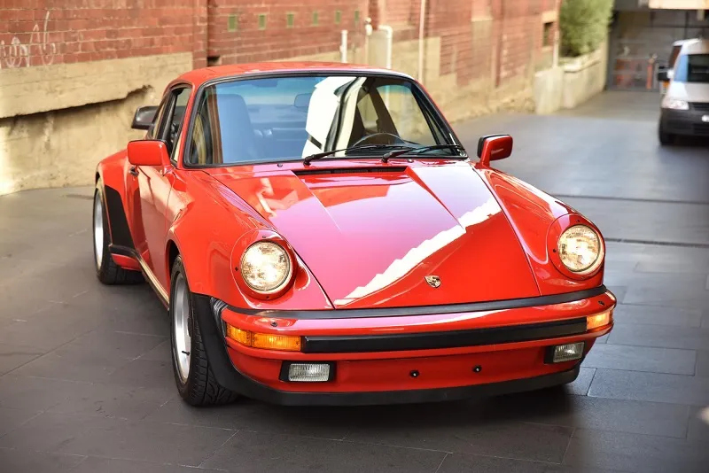 Porsche 930