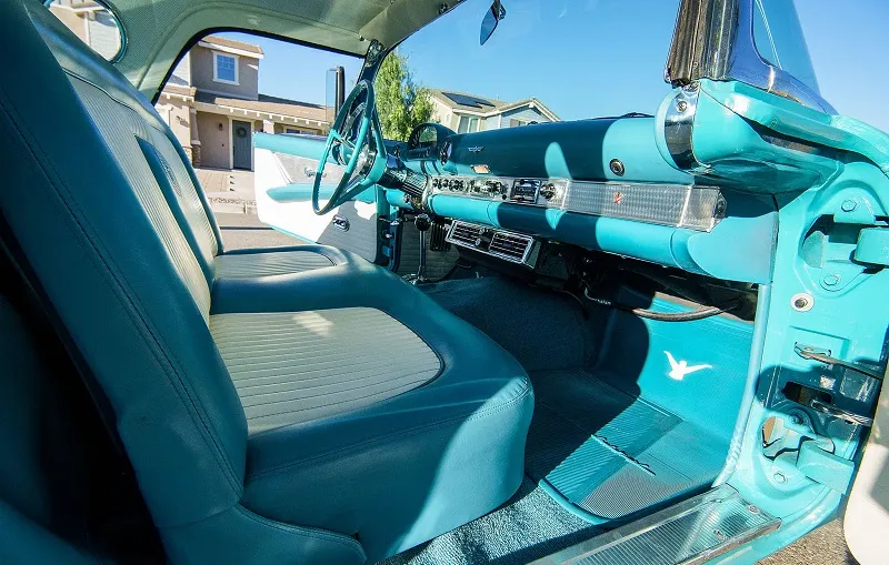 Ford Thunderbird