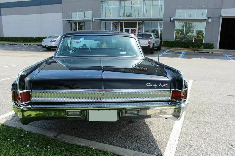 Oldsmobile Ninety-Eight