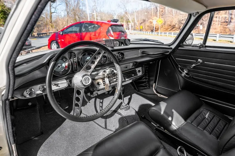 Volvo P1800S
