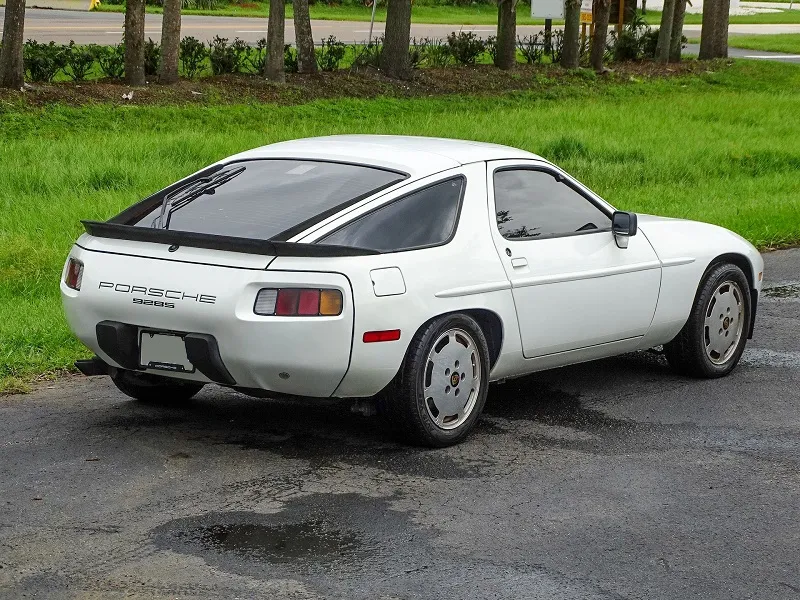 Porsche 928