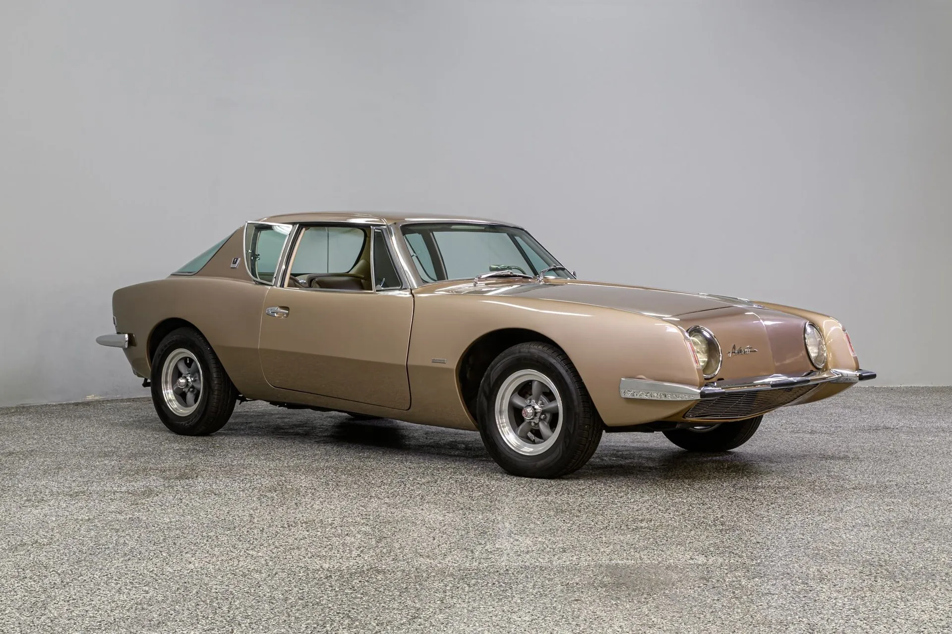 Studebaker Avanti
